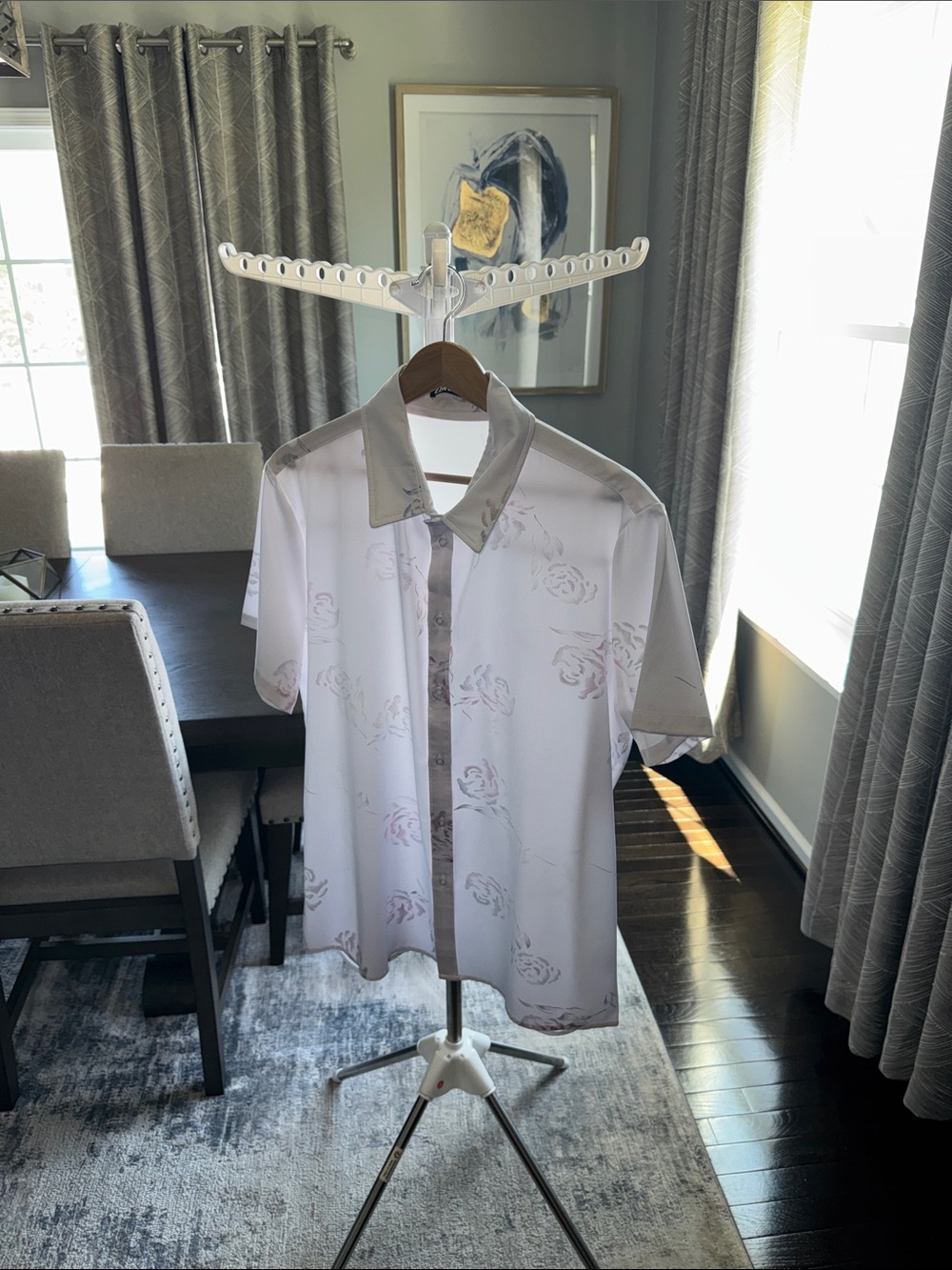Men's Short-Sleeve Floral Button-Down Shirt in Light Gray and White